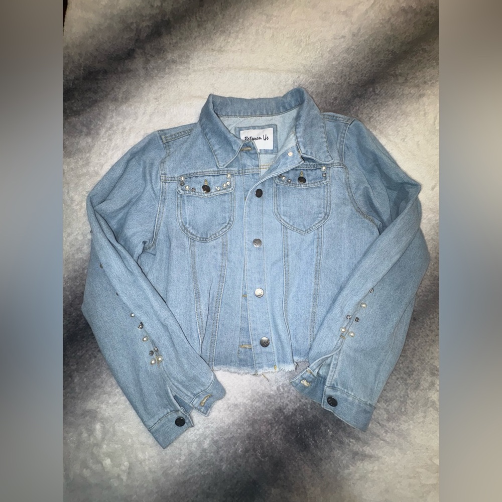 (B4) Between Us Light Wash Distressed Rhinestone‎ Denim Jacket Women's Large